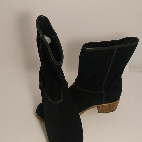UGG Classic Black Leather Suede Ankle Boots Size 6.5  Low Block Heels 1.5 inches - Picture 10 of 13